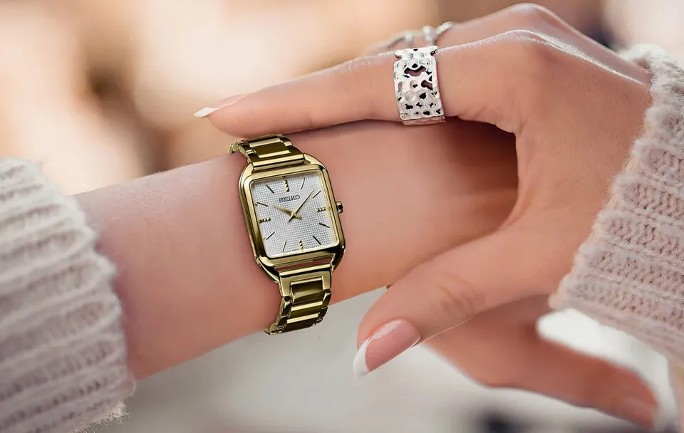 بهترین هدیه برای روز مادر چیست؟ چرا ساعت همیشه انتخابی خاص و ماندگار است؟